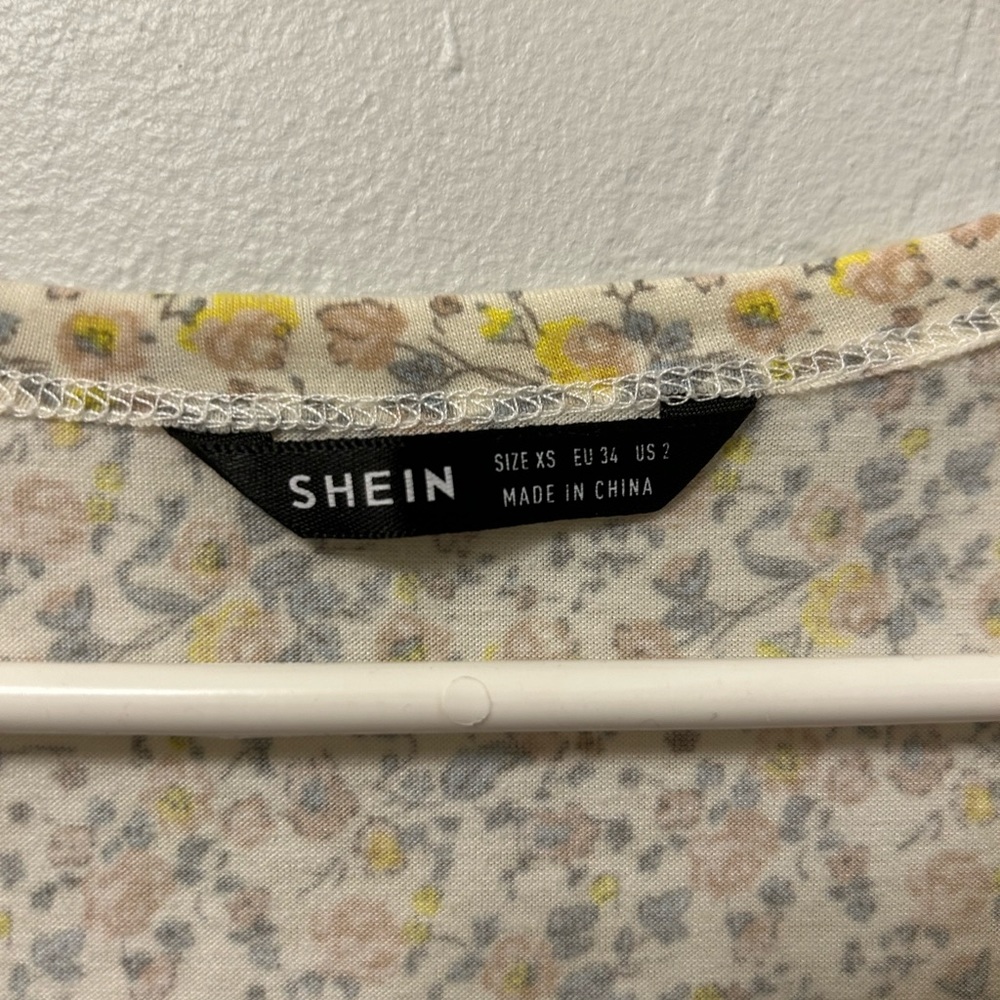 Romwe cropped t-shirt - Picture 3 of 3